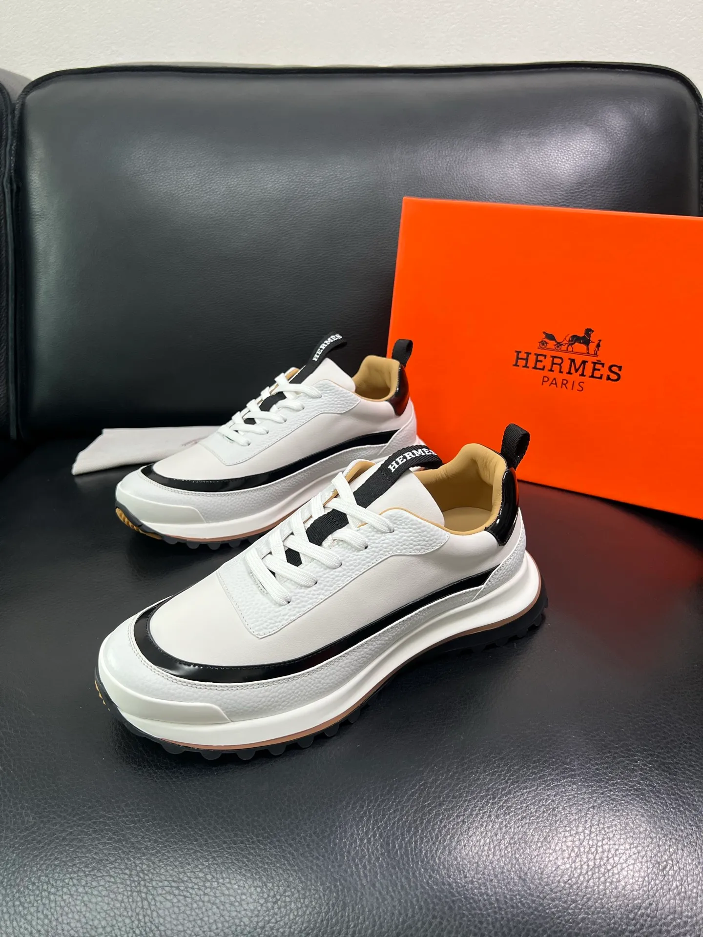 Men's shoes 💰800 Hermes top purchasing Hermes counters are on sale simultaneously with original factory configuration, original cowhide fabrics imported from Italy, high-quality splicing technology, fully imported water-dyed cowhide linings, soles: original soles specially provided by the factory are super comfortable, the original factory follows the order and high quality, you can enter and exit the counter at will, welcome to compare at the counter, code number 39-44 (customized 38 45) 85863